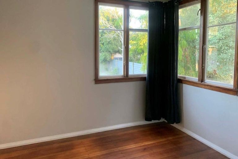 Photo of property in 13 Weraroa Road, Waverley, 4510