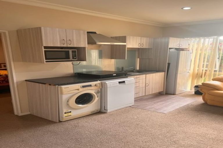 Photo of property in 9 Keating Rise, Northcross, Auckland, 0632