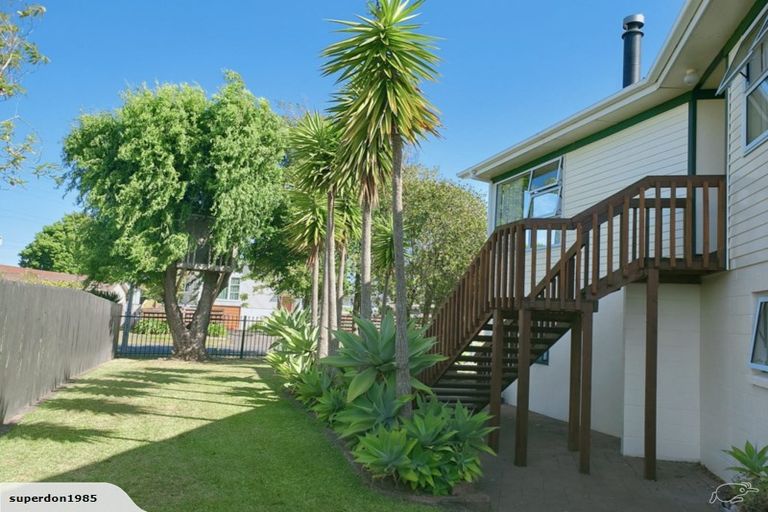 Photo of property in 49 Edgewater Drive, Pakuranga, Auckland, 2010