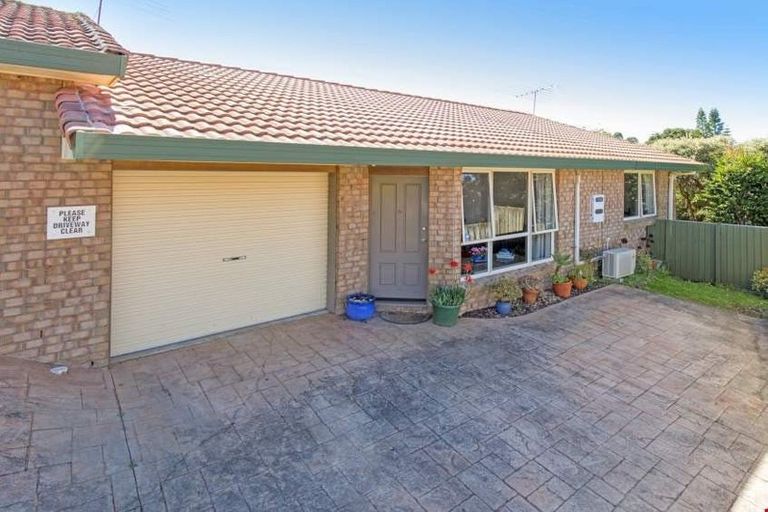 Photo of property in 51 Donald Street, Stanmore Bay, Whangaparaoa, 0932