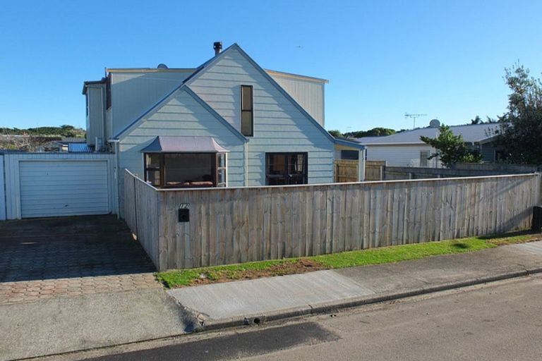 Photo of property in 12 Low Avenue, Foxton Beach, Foxton, 4815