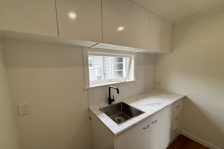 Photo of property in 20 Karaka Street, Merrilands, New Plymouth, 4312