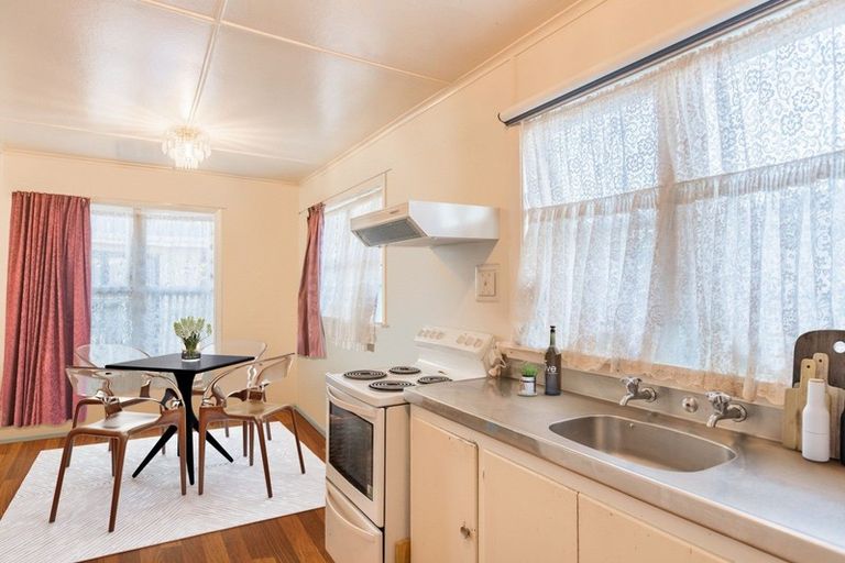 Photo of property in 142 Arawhata Road, Paraparaumu, 5032