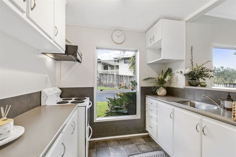 Photo of property in 1/102 Eskdale Road, Birkdale, Auckland, 0626