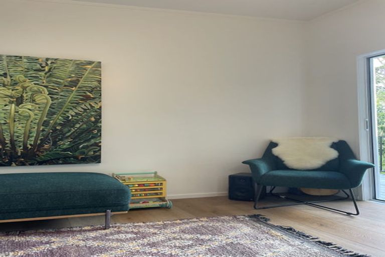 Photo of property in 60 Kauri Point Road, Laingholm, Auckland, 0604