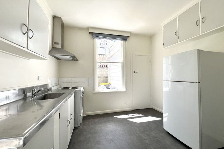 Photo of property in 98a Northland Road, Northland, Wellington, 6012