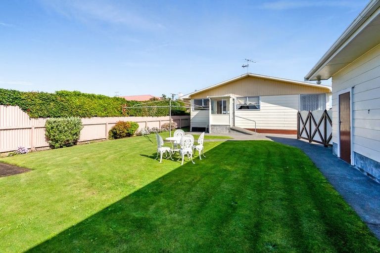 Photo of property in 25 Mcguire Street, Hawera, 4610