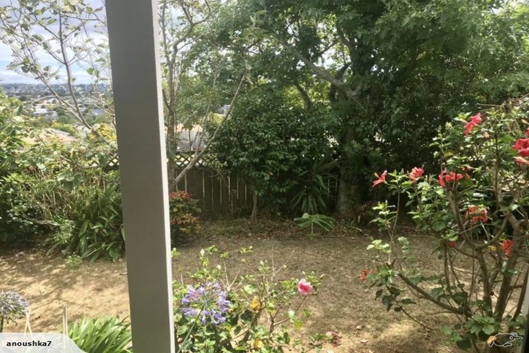Photo of property in 176a East Coast Road, Forrest Hill, Auckland, 0620