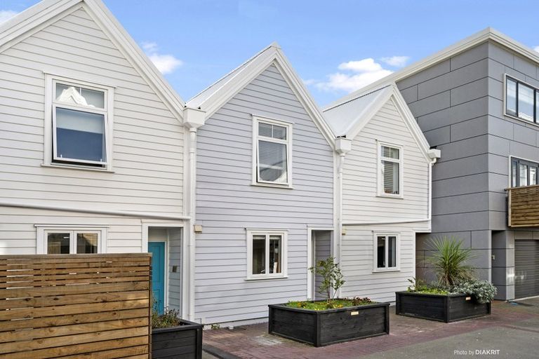 Photo of property in Victoria Villas, 42/35 Pirie Street, Mount Victoria, Wellington, 6011