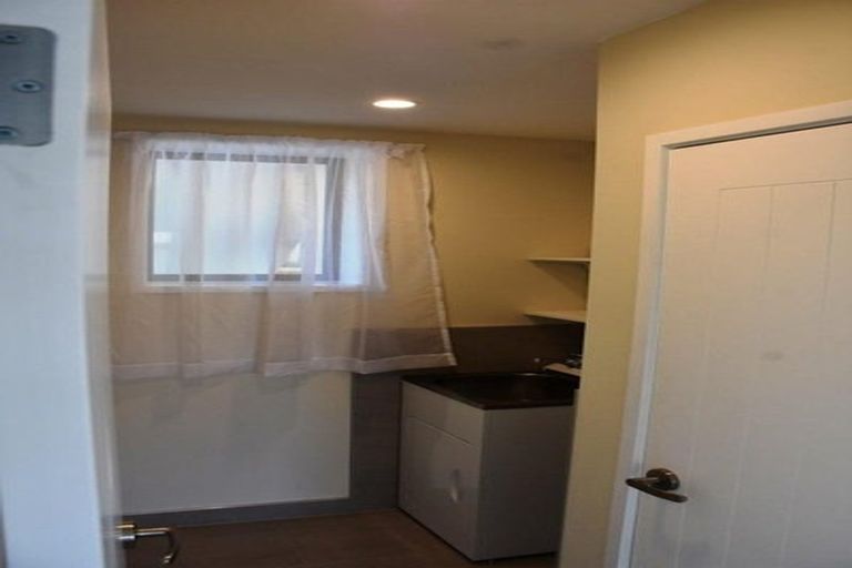 Photo of property in 2b Grenadine Place, Unsworth Heights, Auckland, 0632