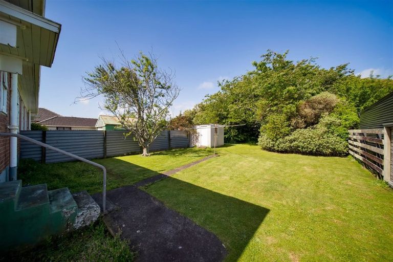 Photo of property in 40-42 Dixon Avenue, Hawera, 4610