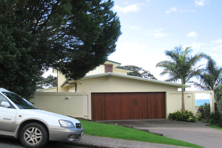 Photo of property in 15 Chelverton Terrace, Red Beach, 0932