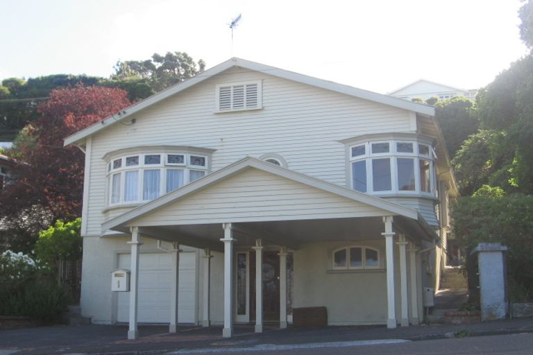 Photo of property in 1 Apuka Street, Brooklyn, Wellington, 6021