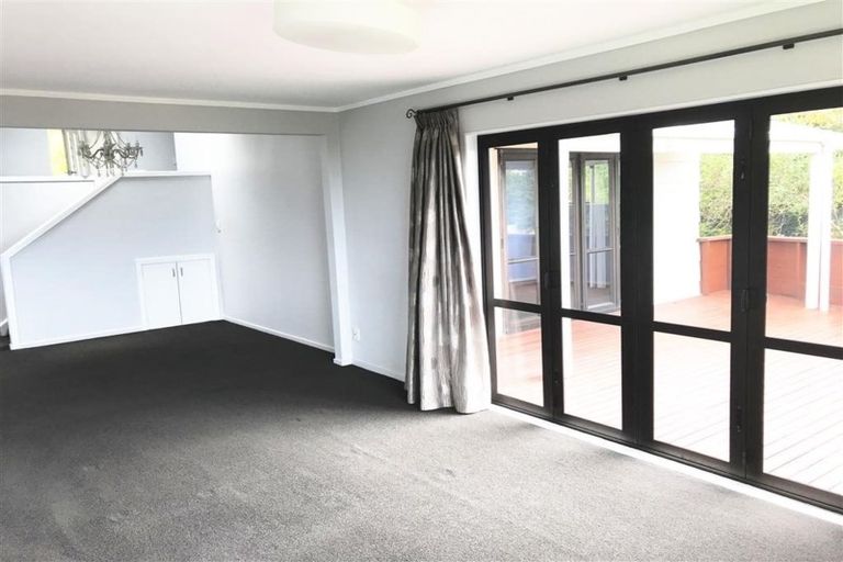 Photo of property in 953 East Coast Road, Torbay, Auckland, 0630