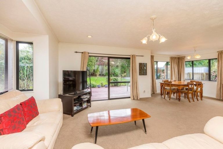 Photo of property in 86 Gosford Drive, Botany Downs, Auckland, 2010