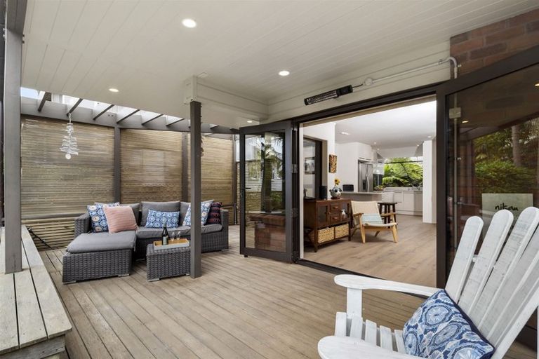 Photo of property in 9a Huntly Road, Campbells Bay, Auckland, 0630