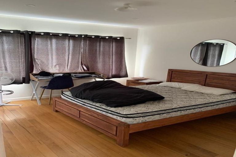 Photo of property in 32 Reid Road, New Lynn, Auckland, 0600