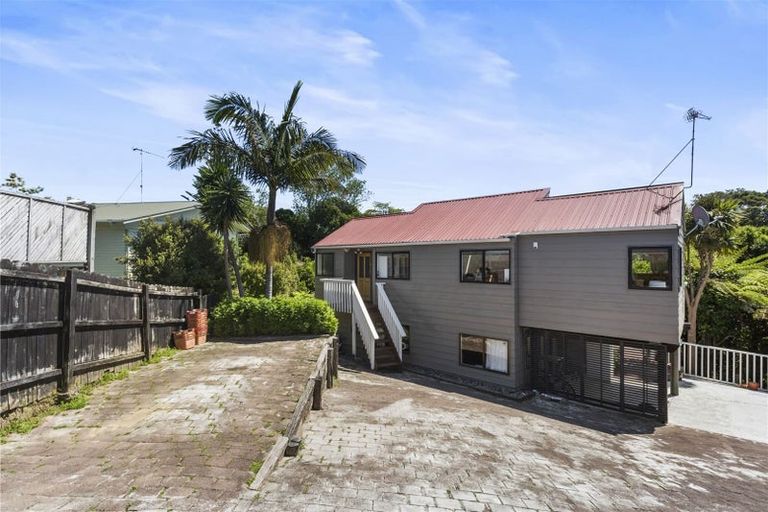 Photo of property in 50 Robbies Road, Shelly Park, Auckland, 2014