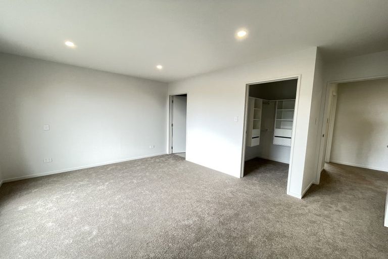 Photo of property in 8/105 Hobsonville Road, West Harbour, Auckland, 0618