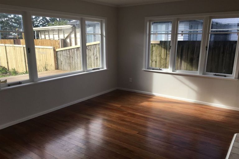 Photo of property in 92 Swanson Road, Henderson, Auckland, 0610