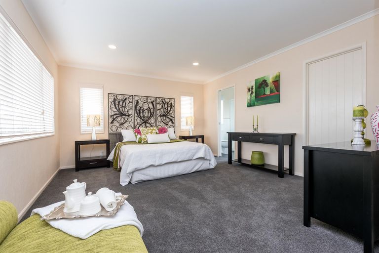 Photo of property in 10 Briar Vale Place, Flat Bush, Auckland, 2016