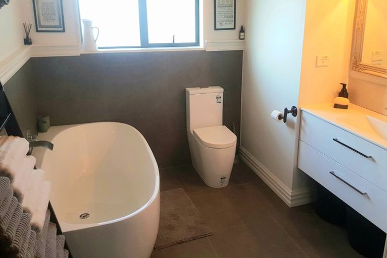 Photo of property in 5 Chatswood Grove, Fitzroy, New Plymouth, 4312