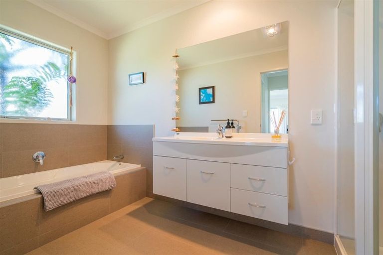 Photo of property in 9 Wells Place, Whitianga, 3510