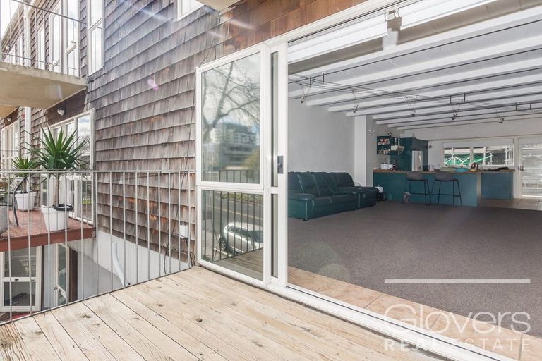 Photo of property in 10 Captain Scott Road, Glen Eden, Auckland, 0602