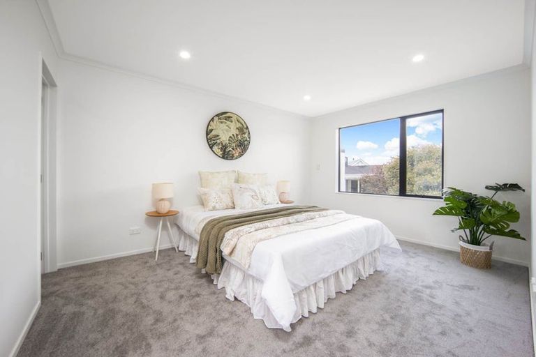 Photo of property in 70c Golf Road, New Lynn, Auckland, 0600
