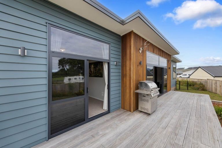 Photo of property in 71 John Norrie Place, Motuoapa, 3382