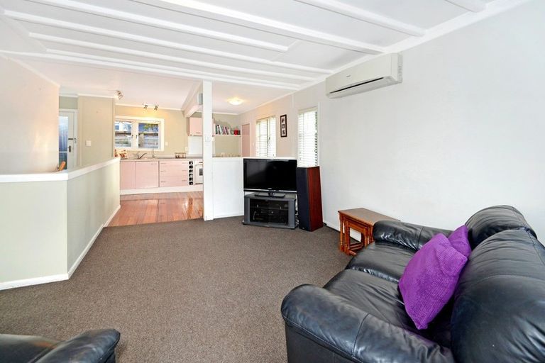 Photo of property in 1/30 Cresta Avenue, Beach Haven, Auckland, 0626