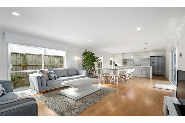 Photo of property in 3 Bangla Place, Massey, Auckland, 0614