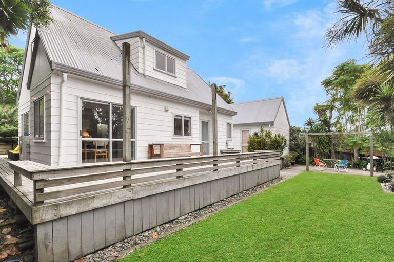 Photo of property in 19 Rehia Road, Massey, Auckland, 0614