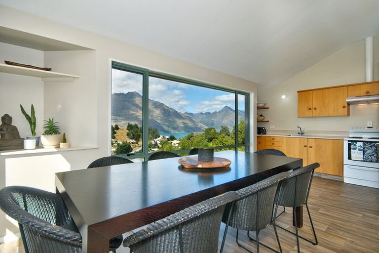 Photo of property in 10a Caples Place, Fernhill, Queenstown, 9300