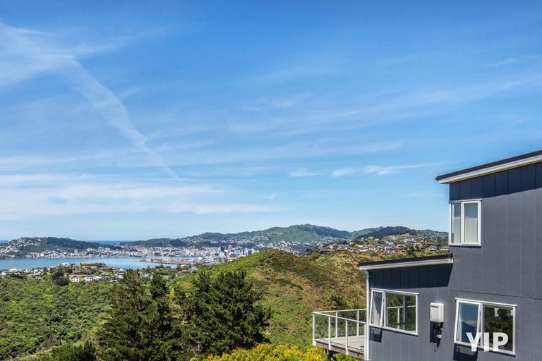 Photo of property in 8 Cessna Way, Newlands, Wellington, 6037