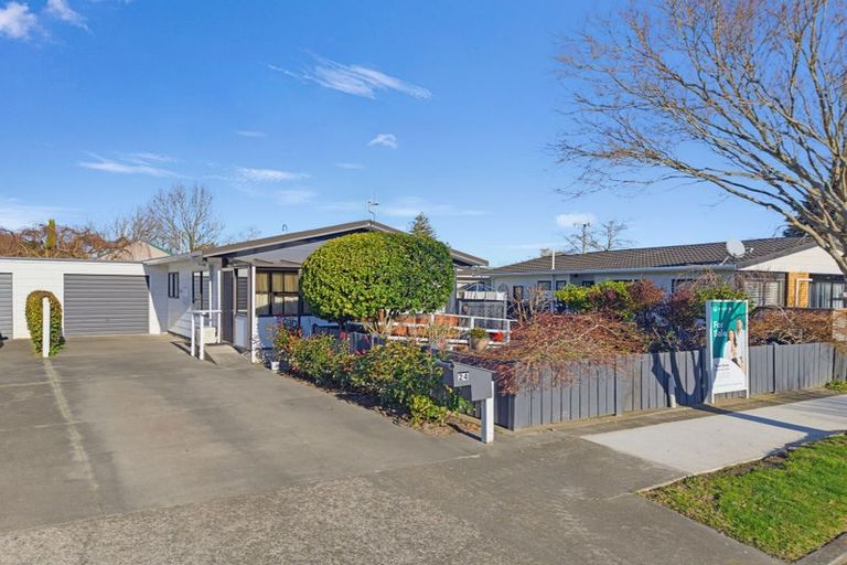 Photo of property in 24 Usherwood Crescent, Akina, Hastings, 4122