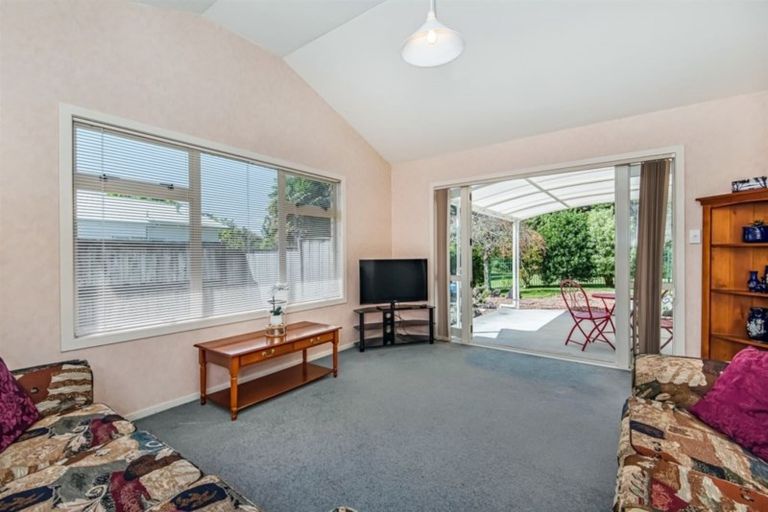 Photo of property in 7 Cinnabar Place, Westgate, Auckland, 0614