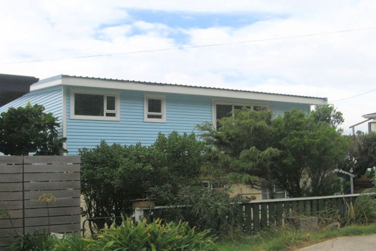 Photo of property in 277 Queens Drive, Lyall Bay, Wellington, 6022