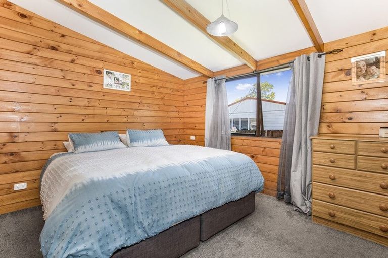 Photo of property in 2/11 Dalmahoy Place, Wattle Downs, Auckland, 2103