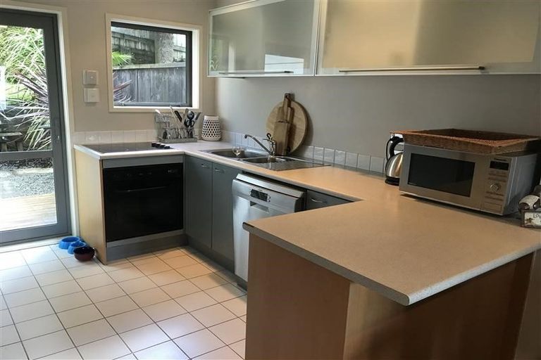 Photo of property in 3/17 Pannill Place, Oteha, Auckland, 0632