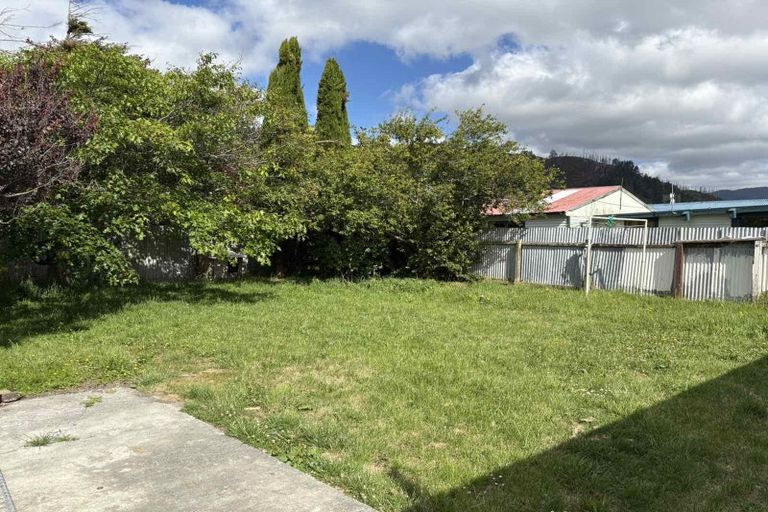 Photo of property in 100 Frederick Street, Wainuiomata, Lower Hutt, 5014
