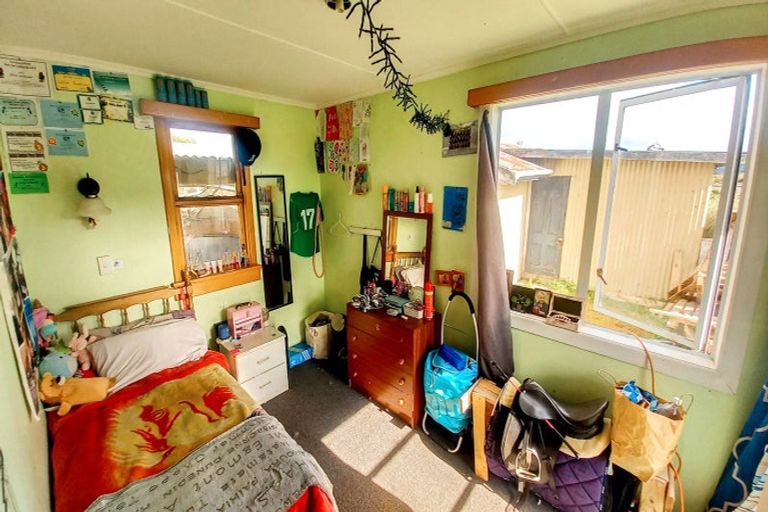 Photo of property in 21 Main Road, Tuatapere, 9620