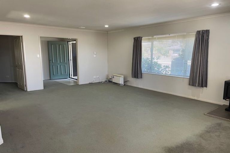 Photo of property in 2 Norm Pellow Drive, Manurewa, Auckland, 2105