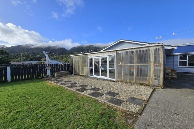Photo of property in 60 Richmond Street, Cobden, Greymouth, 7802