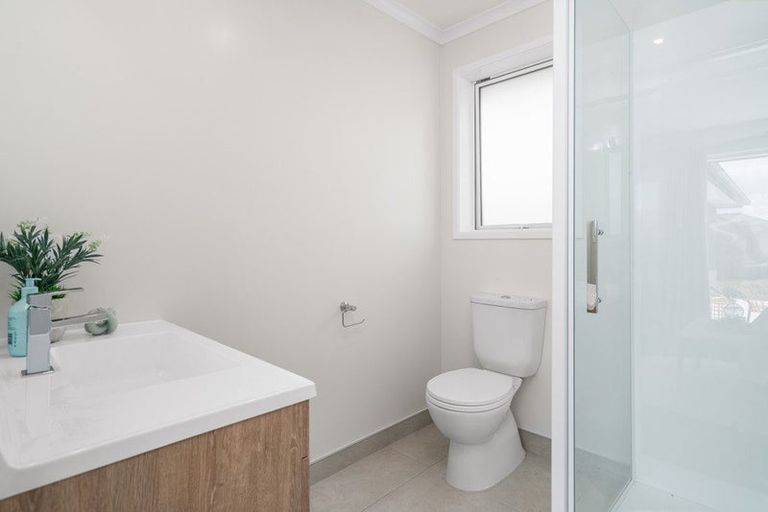 Photo of property in 30 Te Piriti Road, One Tree Point, 0118