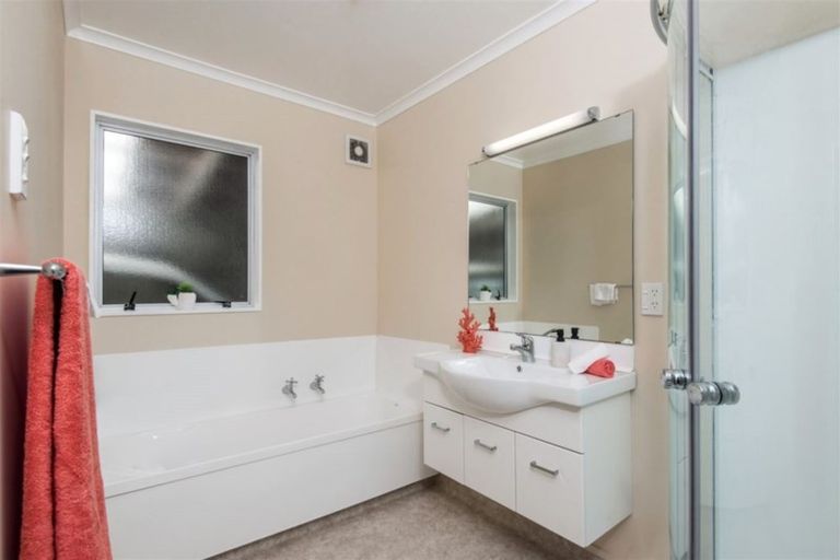 Photo of property in 16 Sheridan Terrace, Johnsonville, Wellington, 6037