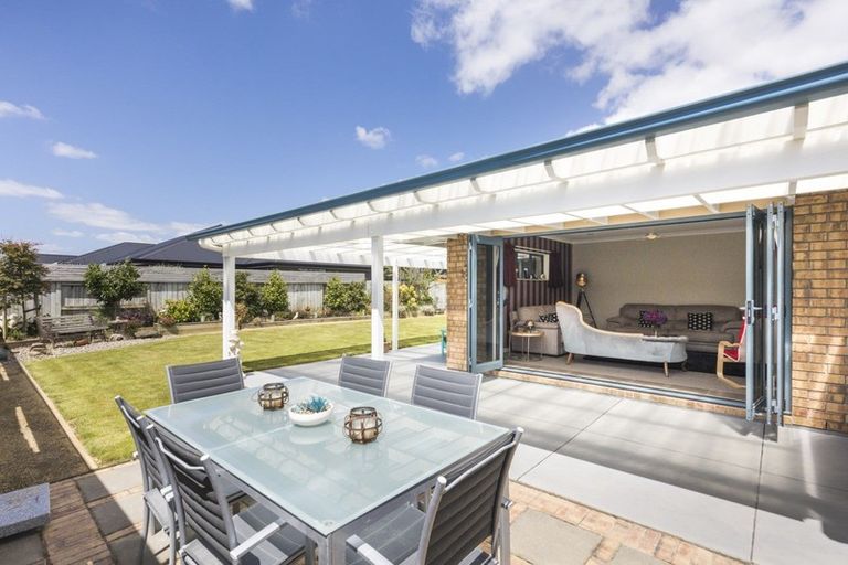Photo of property in 29 Chestnut Close, Kelvin Grove, Palmerston North, 4414