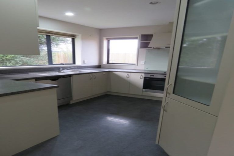 Photo of property in 6 Sheraton Place, Redwood, Christchurch, 8051