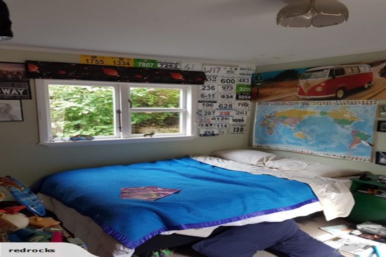 Photo of property in 42 Fortification Road, Karaka Bays, Wellington, 6022