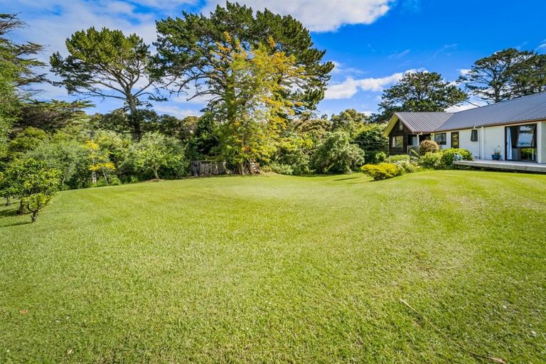 Photo of property in 12 Hobbs Road, Matakatia, Whangaparaoa, 0930